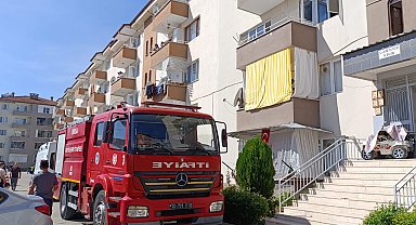 Evin mutfağında çıkan yangında 2'si çocuk 4 kişi dumandan etkilendi