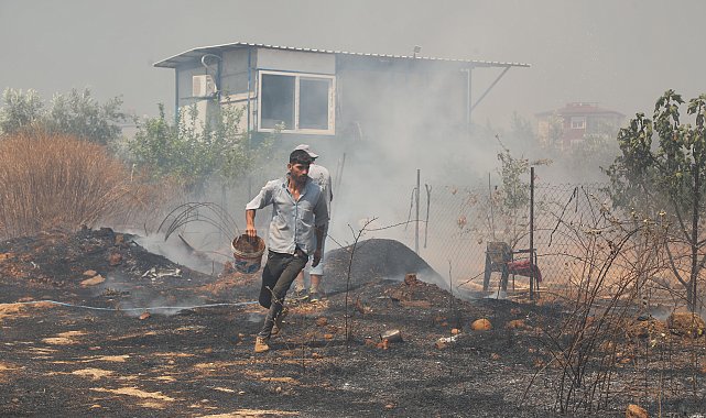 Evinin yandığını sanıp gözyaşı döken kadını komşuları teselli etti