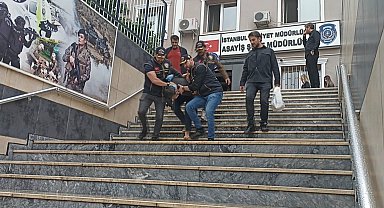 Eyüpsultan Camii'nde havaya 4 el ateş açtı; tartışma yüzüne tükürülmesiyle başlamış