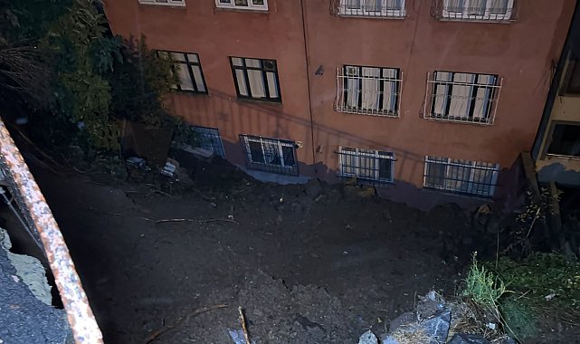 Eyüpsultan'da yağış sonrası toprak kayması; binadaki 25 kişi tahliye edildi