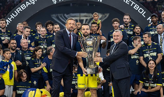 Fenerbahçe Tarfin, şampiyonluk kupasını aldı Fotoğraf eklendi