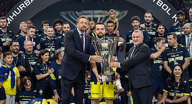 Fenerbahçe Tarfin, şampiyonluk kupasını aldı Fotoğraf eklendi