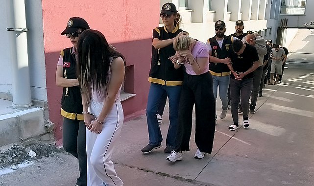 Fuhuş operasyonu düzenlenen masaj salonu ve güzellik merkezleri müşterilerine katalog göndermiş