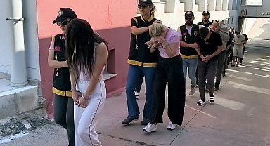 Fuhuş operasyonu düzenlenen masaj salonu ve güzellik merkezleri müşterilerine katalog göndermiş