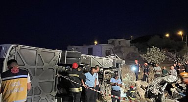 Gaziantep'te yolcu otobüsü ile otomobil çarpıştı; 7 ölü,13 yaralı