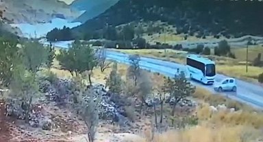 Gaziantep'te yolcu otobüsü ile otomobil çarpıştı; 7 ölü,13 yaralı