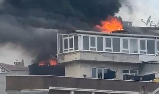 Gaziosmanpaşa'da 4 katlı binanın çatısında çıkan yangın söndürüldü