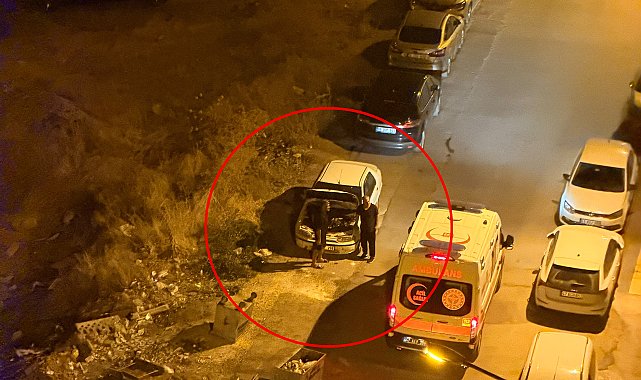 Gece yarısı kornası takılı kalan otomobil, mahalleyi ayağa kaldırdı