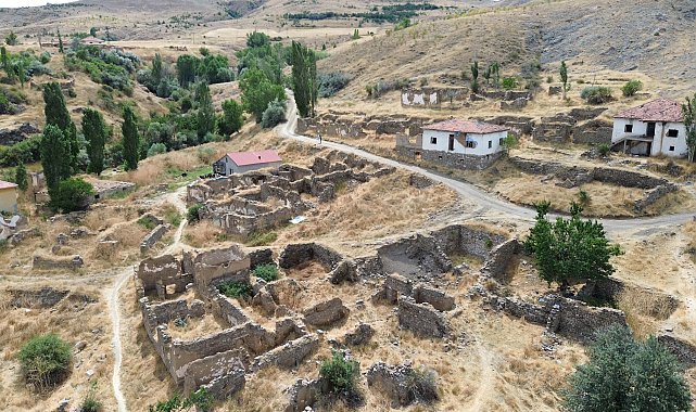 Göç nedeniyle terk edilen köyde yalnızca bir aile yaşıyor