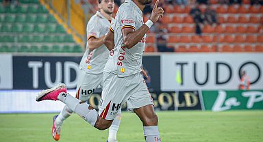 Göztepe savunmada başka hücumda başka