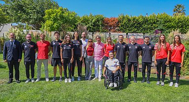 Göztepeli milli sporcular Onursal Başkan Mehmet Sepil'le buluştu