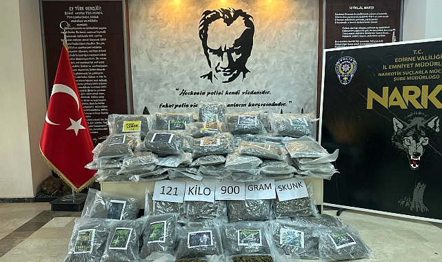 Hamzabeyli'de TIR'da 121 kilo 900 gram skunk ele geçirildi