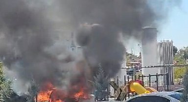 Hastane çıkışında çiftin otomobili yandı, güvenlik görevlileri alevleri söndürdü