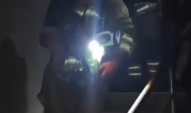Hatay'da evde çıkan yangında 4 kişi dumandan etkilendi