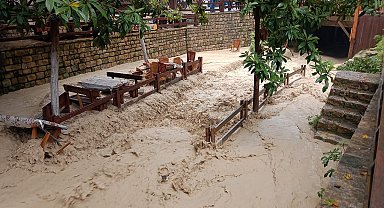 Hatay'da şiddetli sağanak nedeniyle dereler taştı
