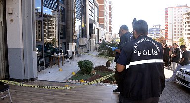 İç çamaşırından çıkardığı tabancayla 2 kadını ayaklarından vurdu