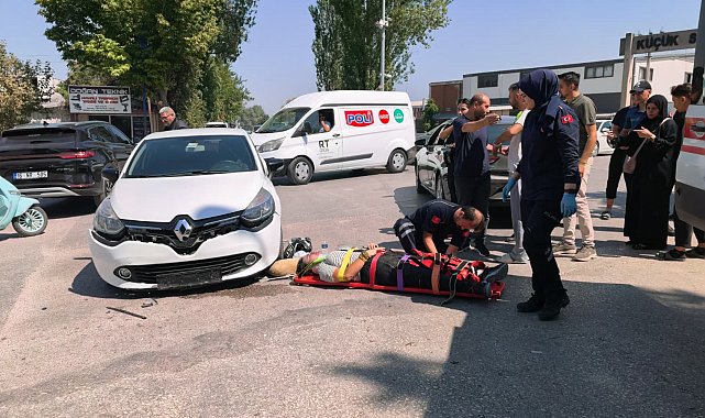 İki otomobille çarpışan motosikletin sürücüsü yaralandı