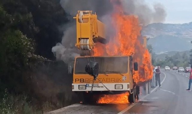 İş makinesi alev alev yandı