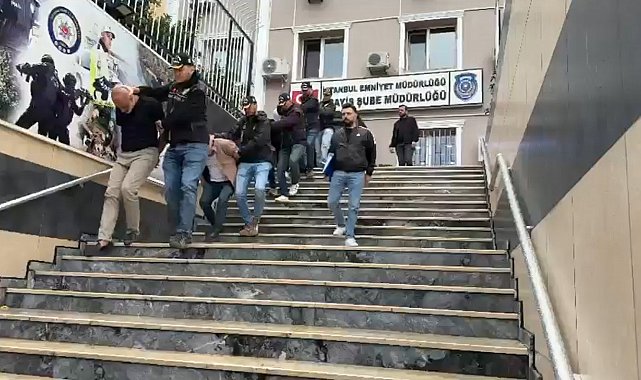 İstanbul'da 'Masöz aranıyor' ilanına başvuran kadınları fuhuşa yönlendiren 15 şüpheli yakalandı
