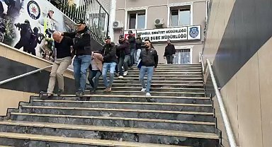 İstanbul'da 'Masöz aranıyor' ilanına başvuran kadınları fuhuşa yönlendiren 15 şüpheli yakalandı