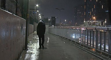 İstanbul'da yağış etkili oldu Ek görüntüyle geniş haber