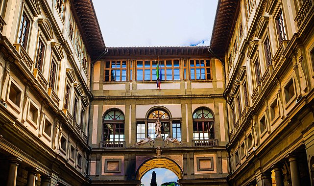 İtalya'da şiddetli yağış nedeniyle Uffizi Galerisi'ni su bastı