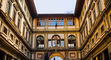 İtalya'da şiddetli yağış nedeniyle Uffizi Galerisi'ni su bastı