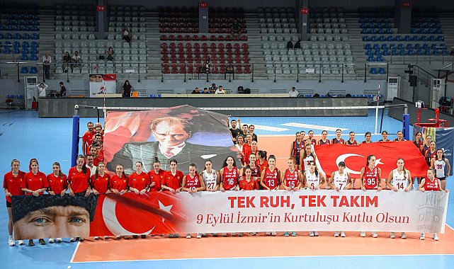 İzmir'in kurtuluşu voleybolla taçlandı