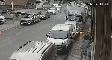 Kağıthane'de yeraltı elektrik kablolarında patlama: Aracını son anda kurtardı