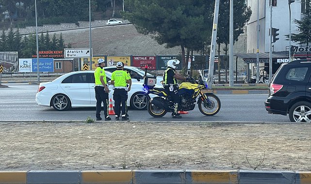 Karabük'te otomobilin çarptığı yaya ağır yaralandı; kaza anı kamerada