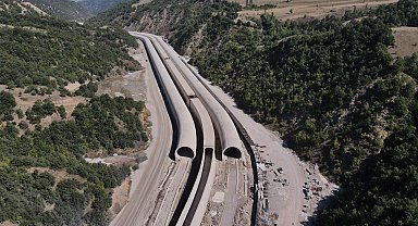 Karadeniz'i Akdeniz'e bağlayan dev projede 49 kilometrelik yolun en zorlu tüneli tamamlandı