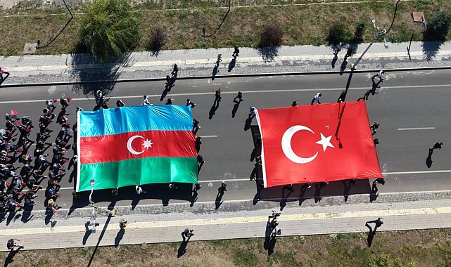 Kars'ta Karabağ şehitleri için 'İki Devlet Tek Yürek' yürüyüşü