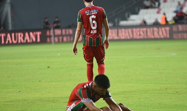 Karşıyaka futbolda dağıldı