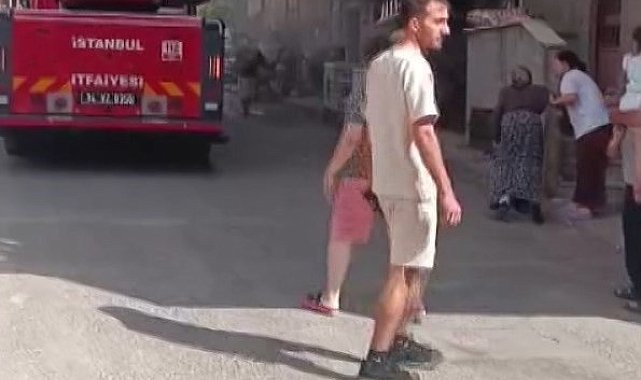 Kartal'da 2 katlı binada çıkan yangında mahsur kalan 2 kişi kurtarıldı