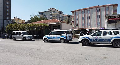 Kıraathane çalışanı, husumetlisini tüfekle ağır yaraladı