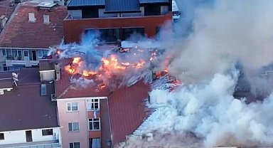 Kocaeli'de apartmanın çatısı yandı