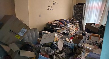 Kötü koku gelen evden 1 ton atık çıktı