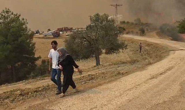 Kozan'da 2 ayrı noktada orman yangını; yerleşim yerleri tedbir amaçlı boşaltıldı