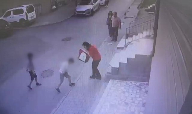 Küçükçekmece'de 1'i çocuk 2 kişinin yaralandığı silahlı kavga kamerada