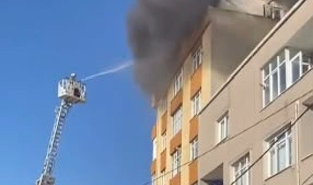 Küçükçekmece'de 6 katlı binada çıkan yangın söndürüldü