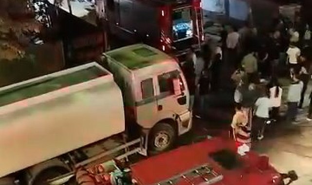 Küçükçekmece'de yıkım sırasında binanın bir bölümü çöktü: 2 yaralı -2 Ek bilgi ve görüntü