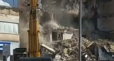 Kuşadası'nda 5 katlı bina yıkım sırasında çöktü