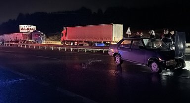 Kütahya'da bariyerleri aşan TIR karşı yöne geçip kaza yaptı: 1 yaralı