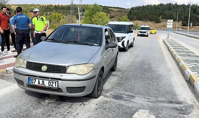 Kütahya'da taksicilerin yakalattığı korsan taksiciye 100 bin lira ceza