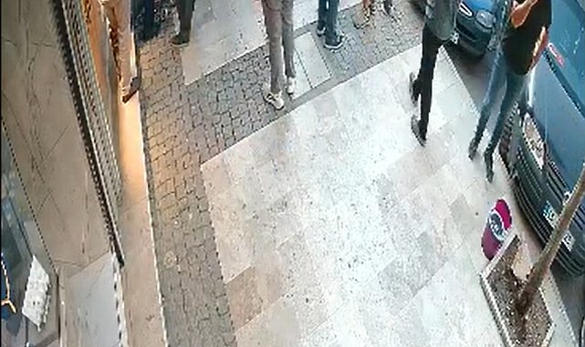 Kuyumcu dükkanında silahlı soygun girişimi: 2 yaralı