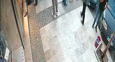 Kuyumcu dükkanında silahlı soygun girişimi: 2 yaralı