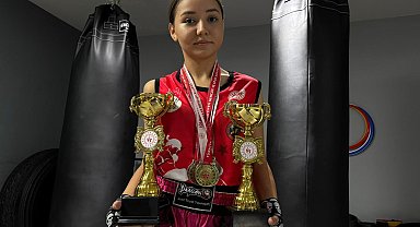 Mağazada çalışıp, spor salonu aidatını ödediği 'muay thai'de şampiyon oldu