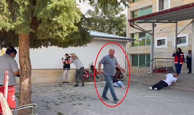 Mahalle muhtarı hastane önündeki tatbikatı gerçek sandı; o anlar görüntülendi