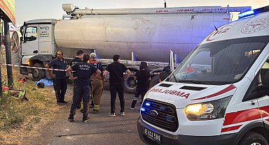 Manisa'da kamyon ile çarpışan motosikletin sürücüsü öldü