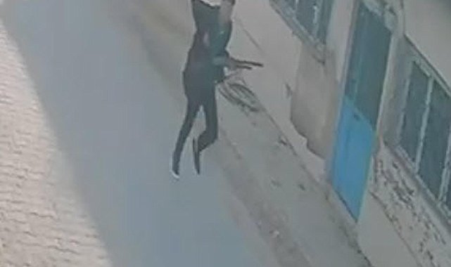 Manisa'da okulun önünde ateş açıldı; yaralılar var